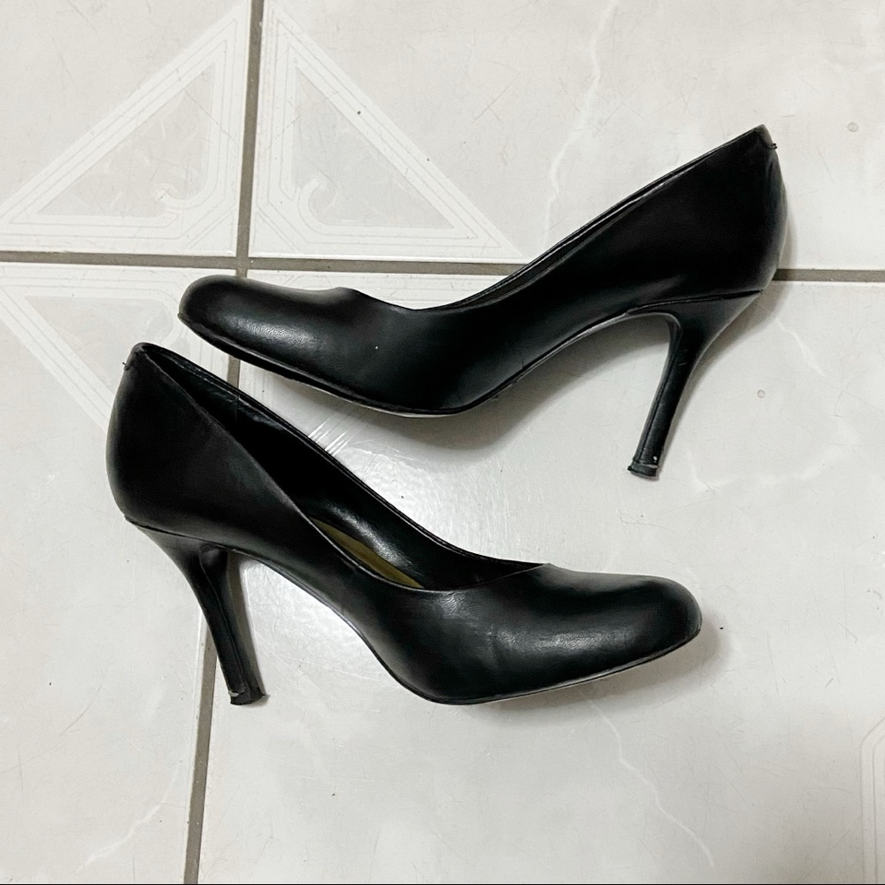 Nine West round toe pumps